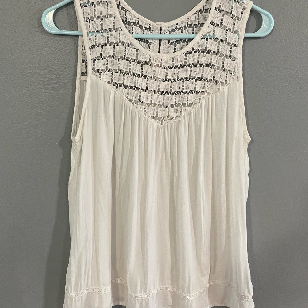 Elegant White Lace Sleeveless Top